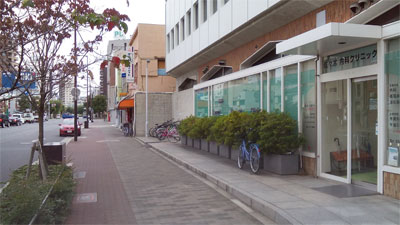 大阪市西区九条南　阪神電車九条駅出口からの風景